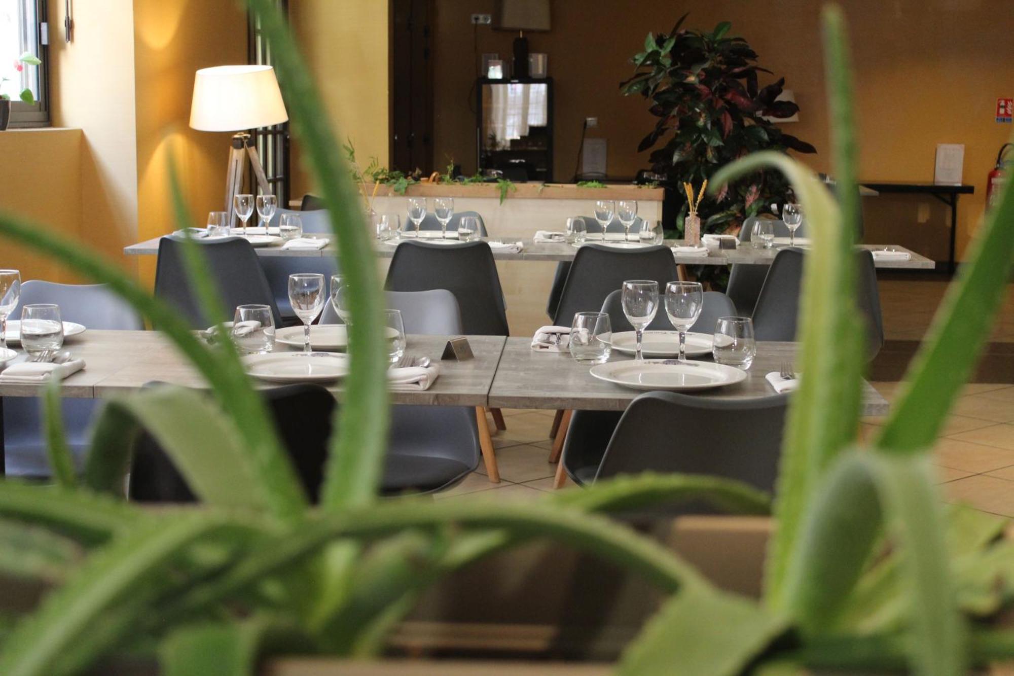 Navarrenx Logis Hotel Le Commerce מראה חיצוני תמונה