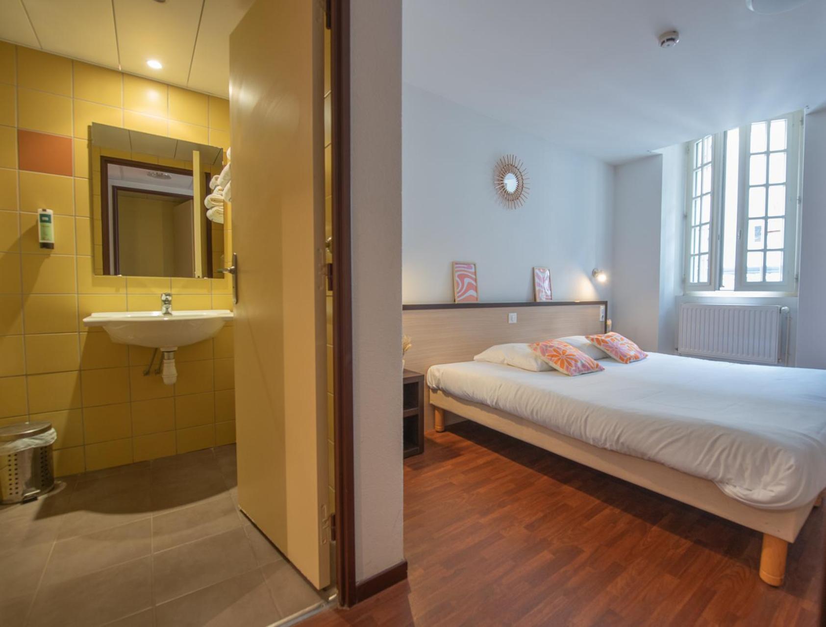Navarrenx Logis Hotel Le Commerce מראה חיצוני תמונה